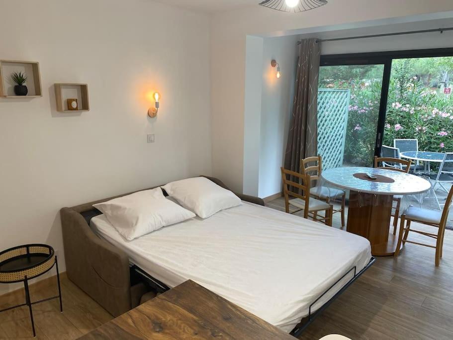 Appartement Residence Vacances Amandier Arles Esterno foto