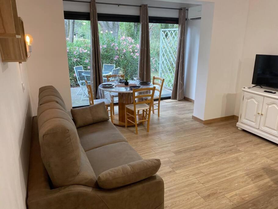 Appartement Residence Vacances Amandier Arles Esterno foto